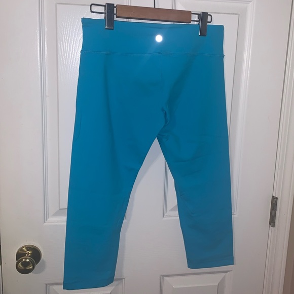 Lululemon crops - Picture 3 of 5